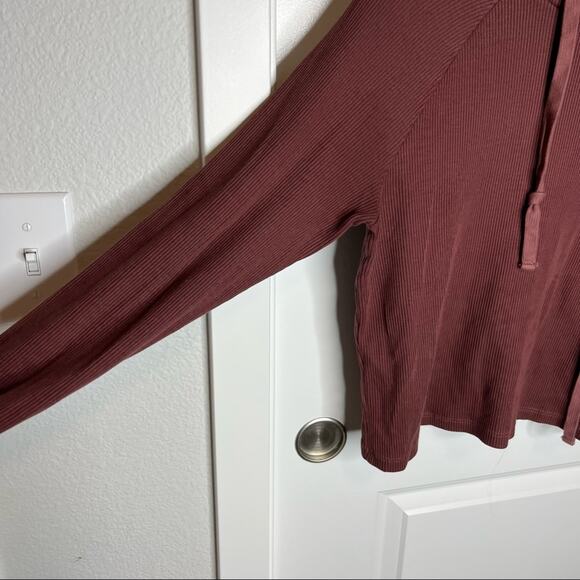 MONROW Cassidy Ribbed Layered Cross Back Hem Hoodie Pullover Size Small - Picture 6 of 8